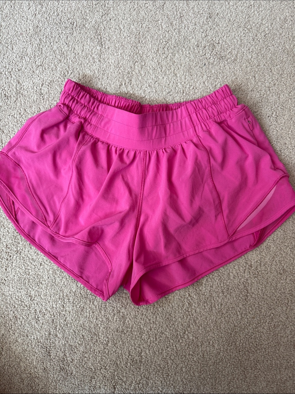 lululemon athletica Women’s Bright pink 2.5” low rise Hotty Hot - Picture 2 of 3